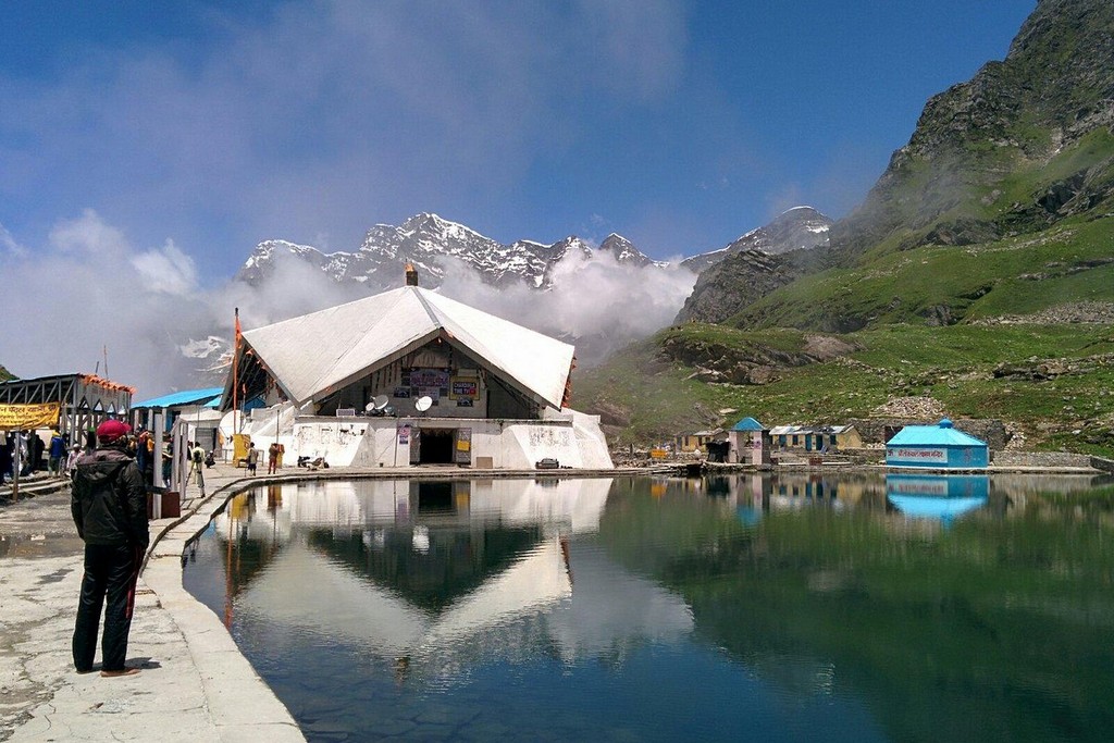 The Gurudwara Hemkund Sahib (Uttarakhand)